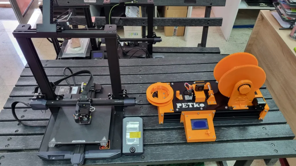 Aktivna zona donirala 3D štampač osnovnoj školi Njegoš na Cetinju